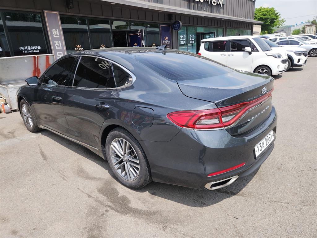 HYUNDAI Grandeur - Vista 5