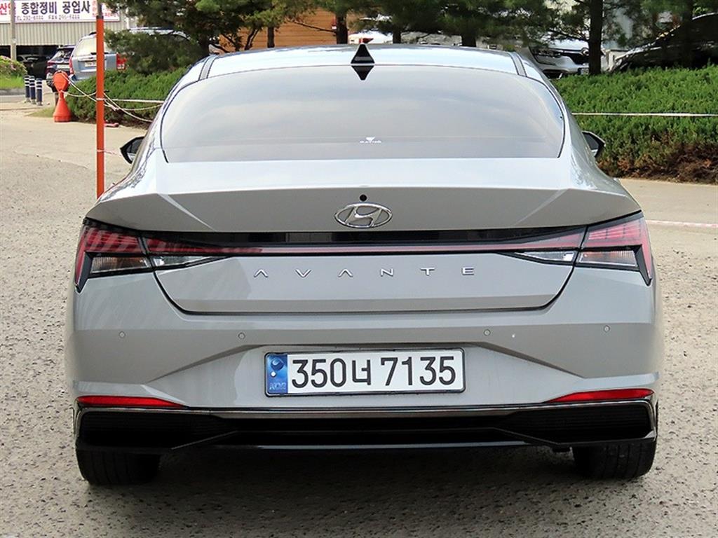 HYUNDAI Avante - Vista 4