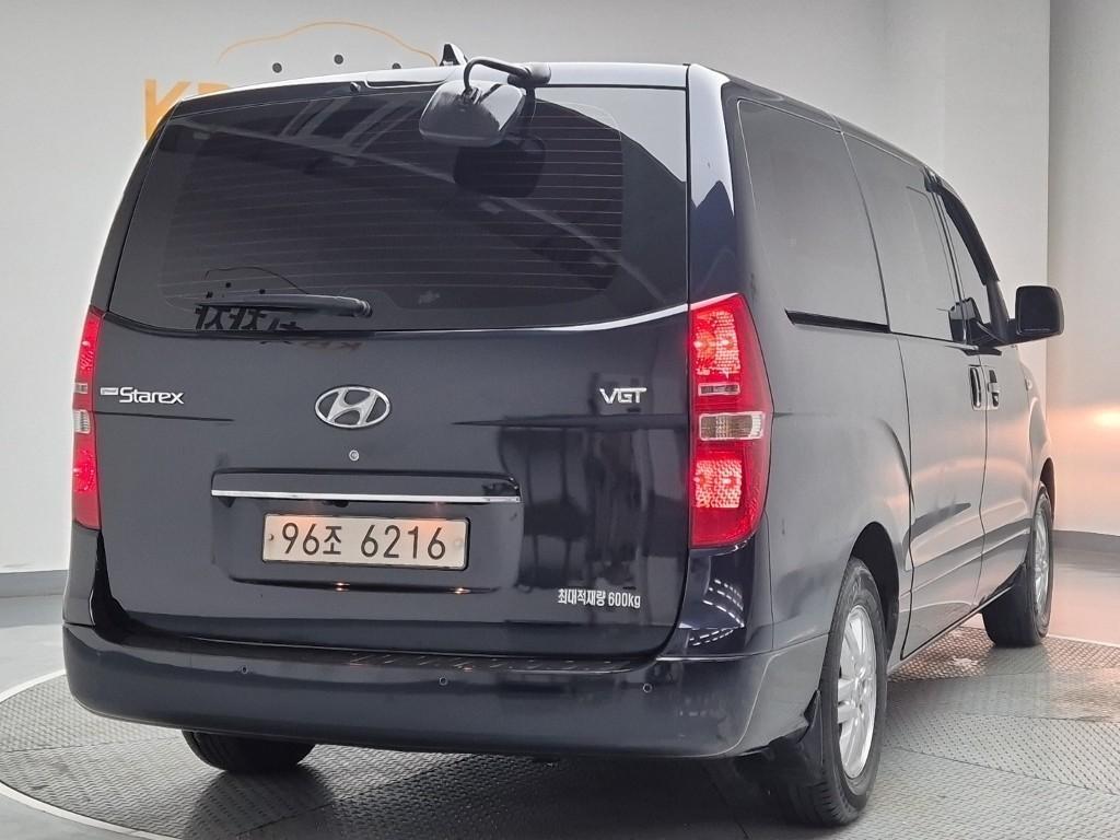 HYUNDAI Starex - Vista 3