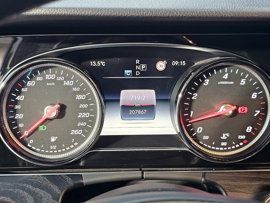 Mercedes Benz E class - Vista 7