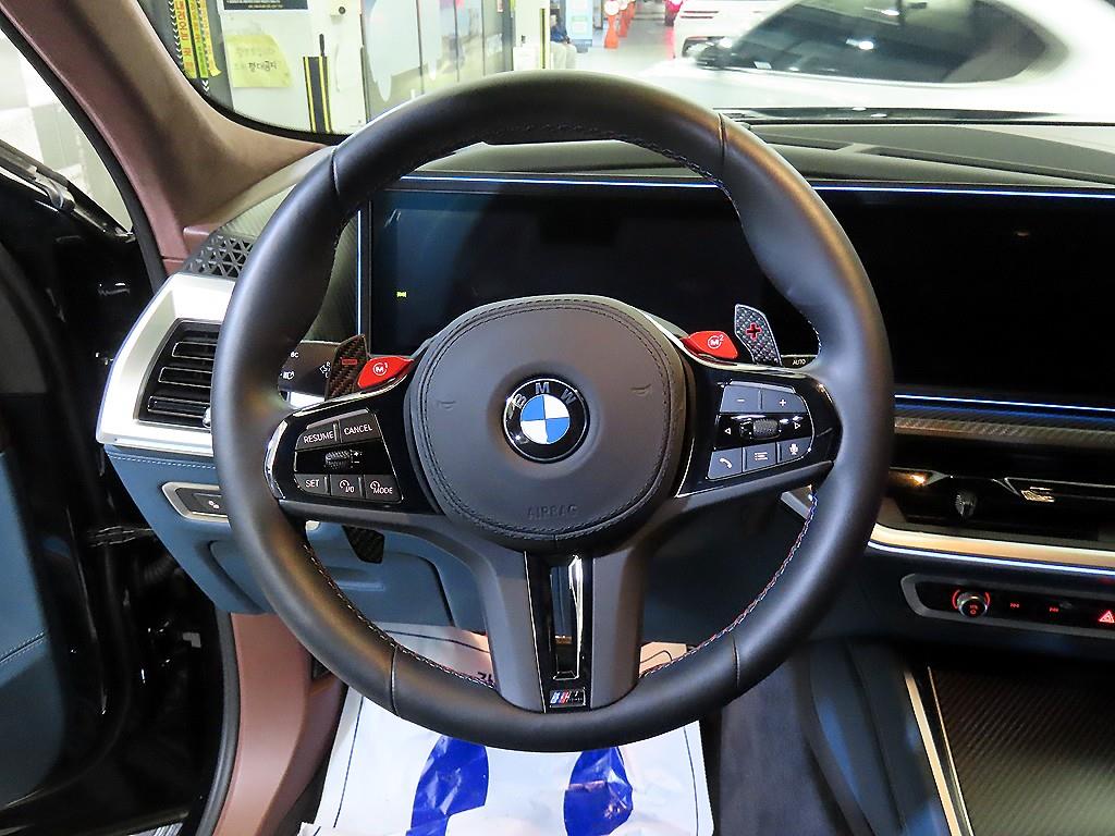 BMW XM - Vista 8
