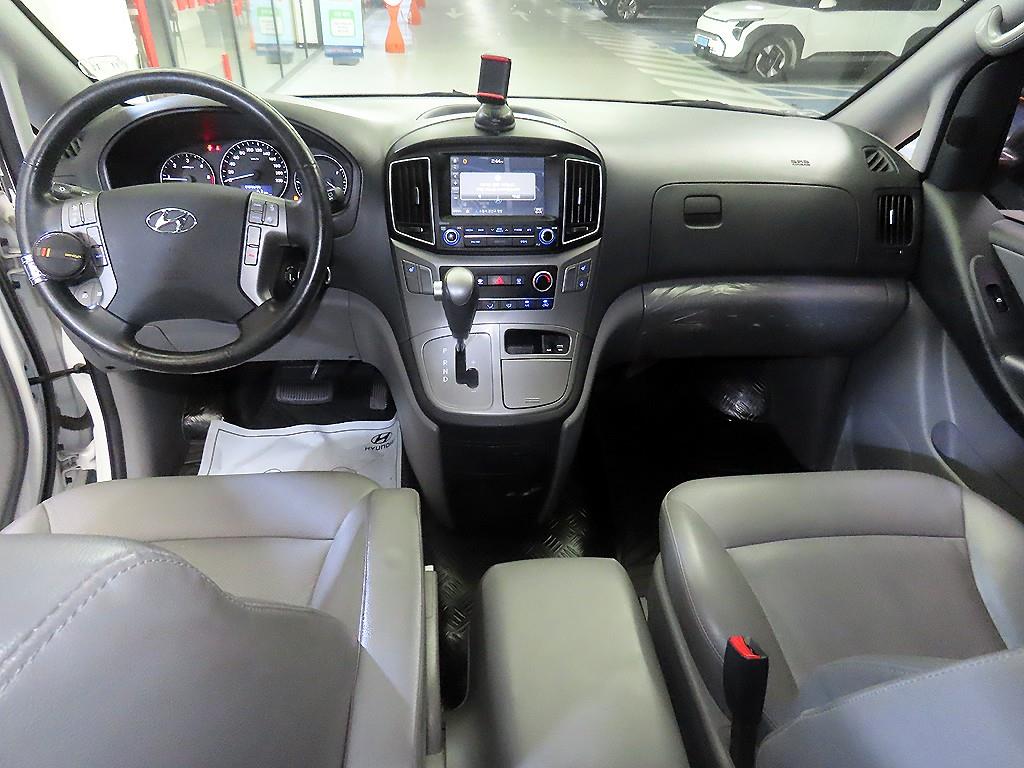 HYUNDAI Starex - Vista 10