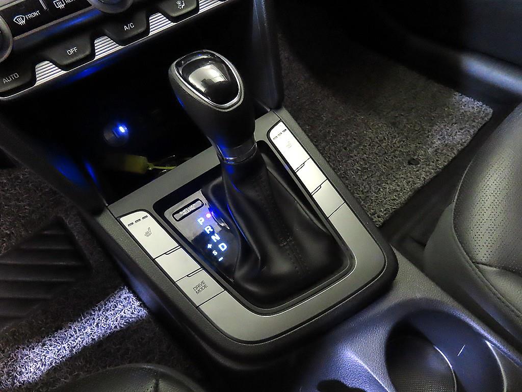 HYUNDAI Avante - Vista 12
