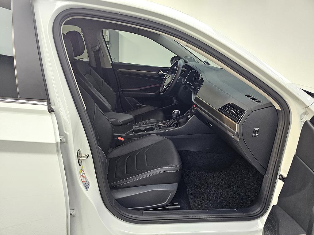 Volkswagen Jetta - Vista 11
