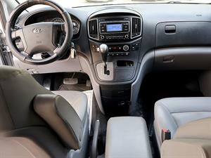 HYUNDAI Starex - Vista 10