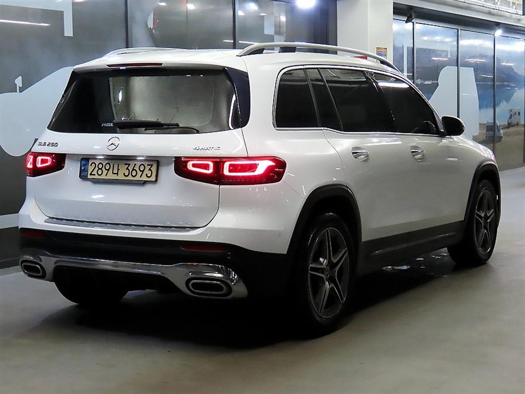Mercedes Benz GLB Class - Vista 4