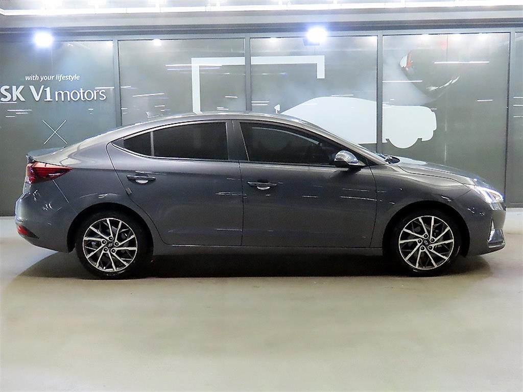 HYUNDAI Avante - Vista 3