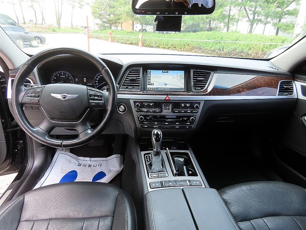 HYUNDAI Genesis - Vista 7