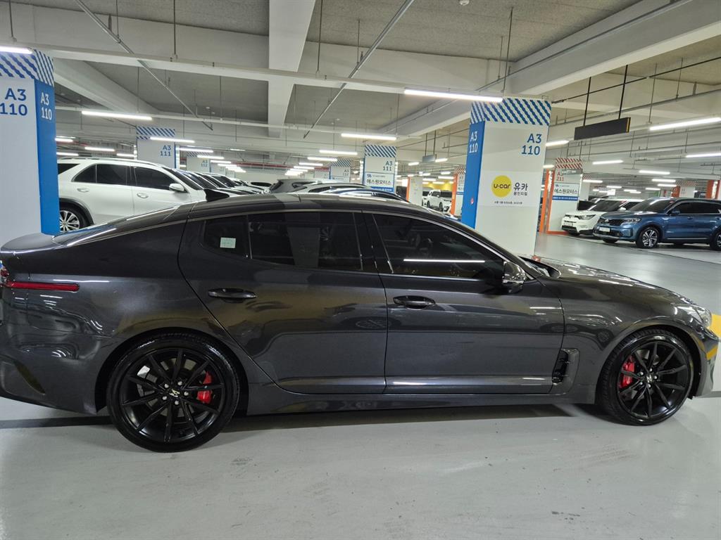 KIA Stinger - Vista 9