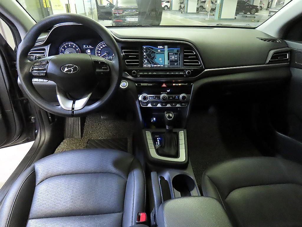 HYUNDAI Avante - Vista 10