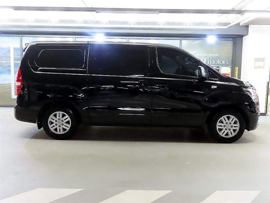 HYUNDAI Starex - Vista 3