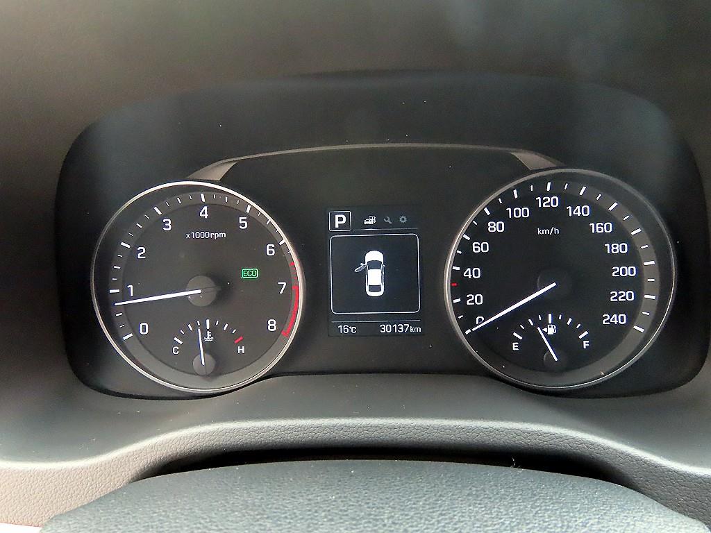 HYUNDAI Avante - Vista 9