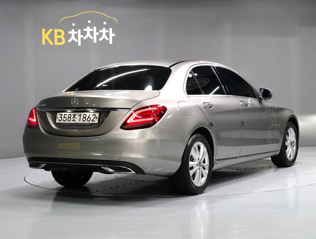 Mercedes Benz C Class - Vista 3