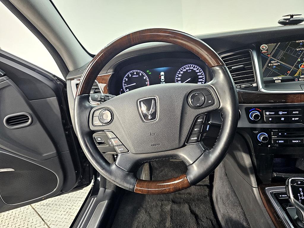 HYUNDAI Equus - Vista 12