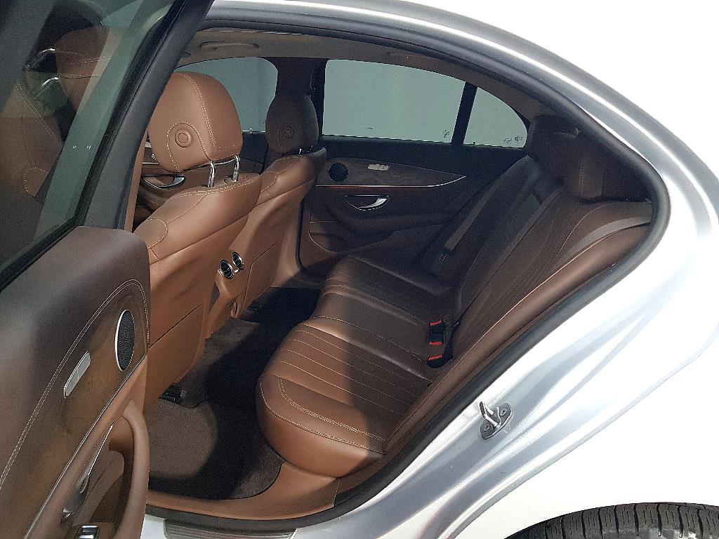 Mercedes Benz E class - Vista 9