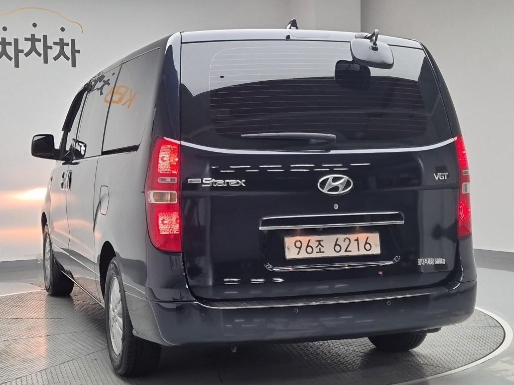 HYUNDAI Starex - Vista 2