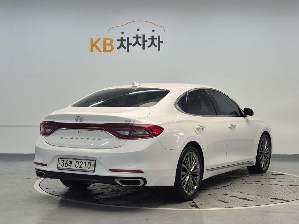 HYUNDAI Grandeur - Vista 2