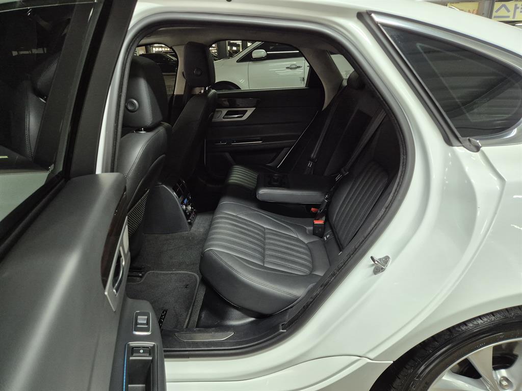 Jaguar XF 2019 Blanco - Importación desde Corea - HF Imports Iquique - Foto 19