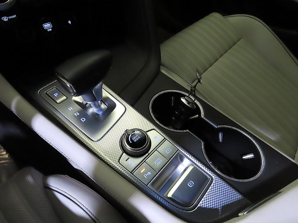 Genesis G70 - Vista 12