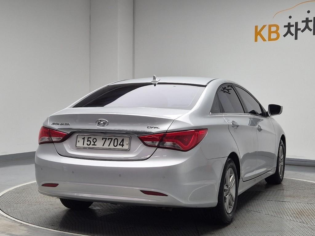HYUNDAI Sonata - Vista 3