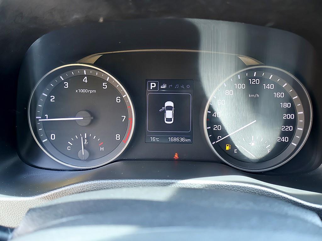 HYUNDAI Avante - Vista 11