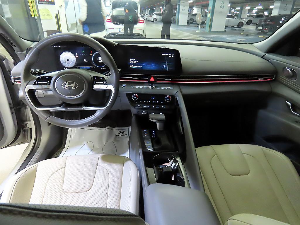 HYUNDAI Avante - Vista 10