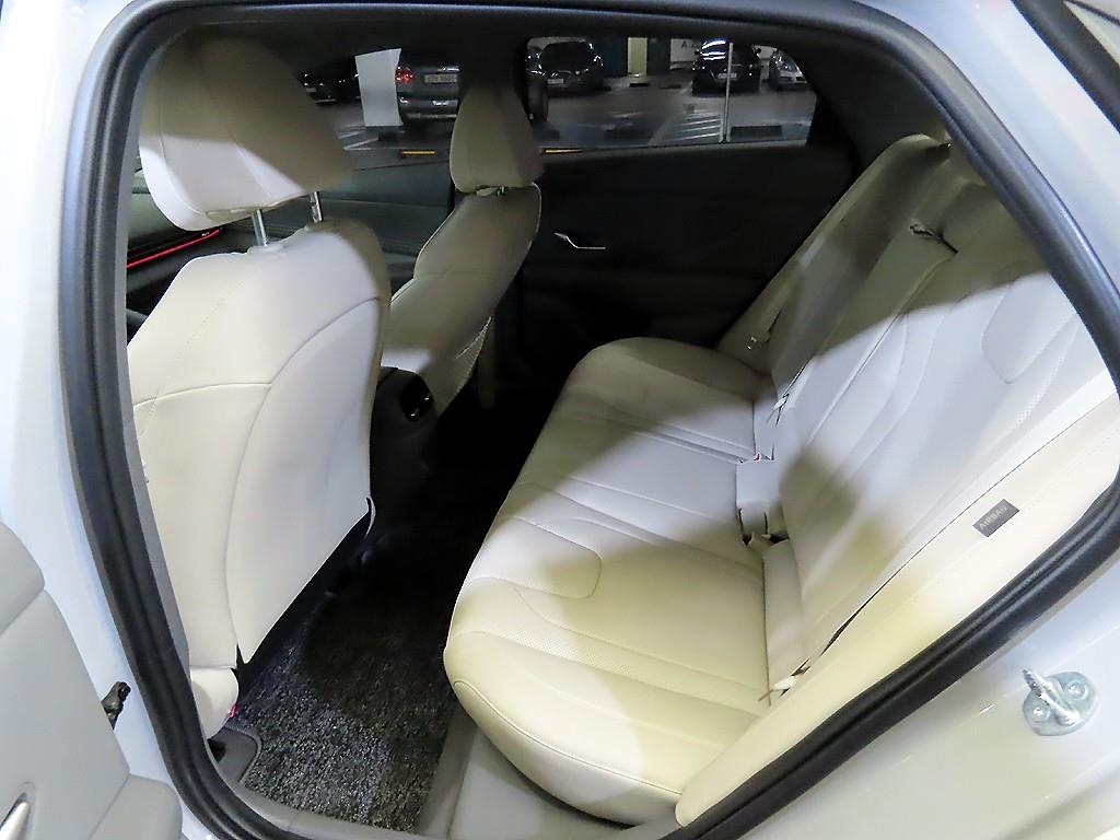 HYUNDAI Avante - Vista 7