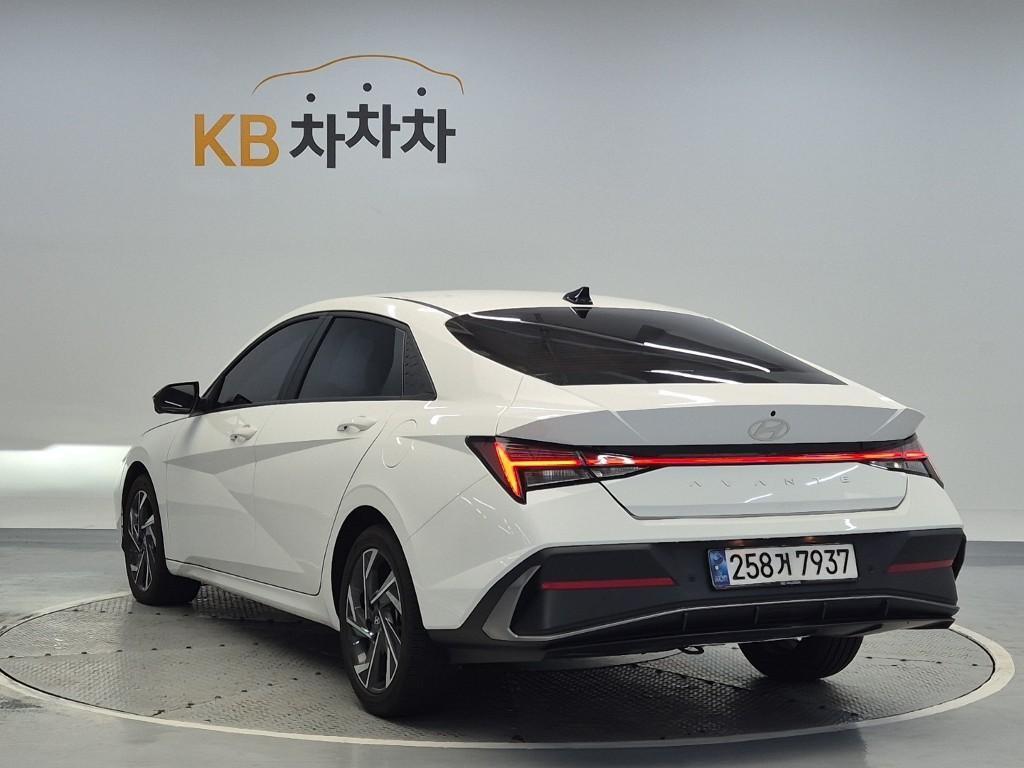 HYUNDAI Avante - Vista 2