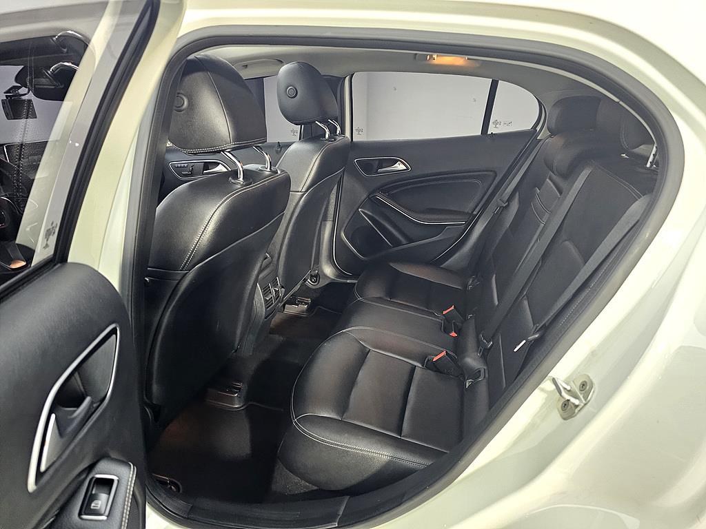 Mercedes Benz GLA Class - Vista 9