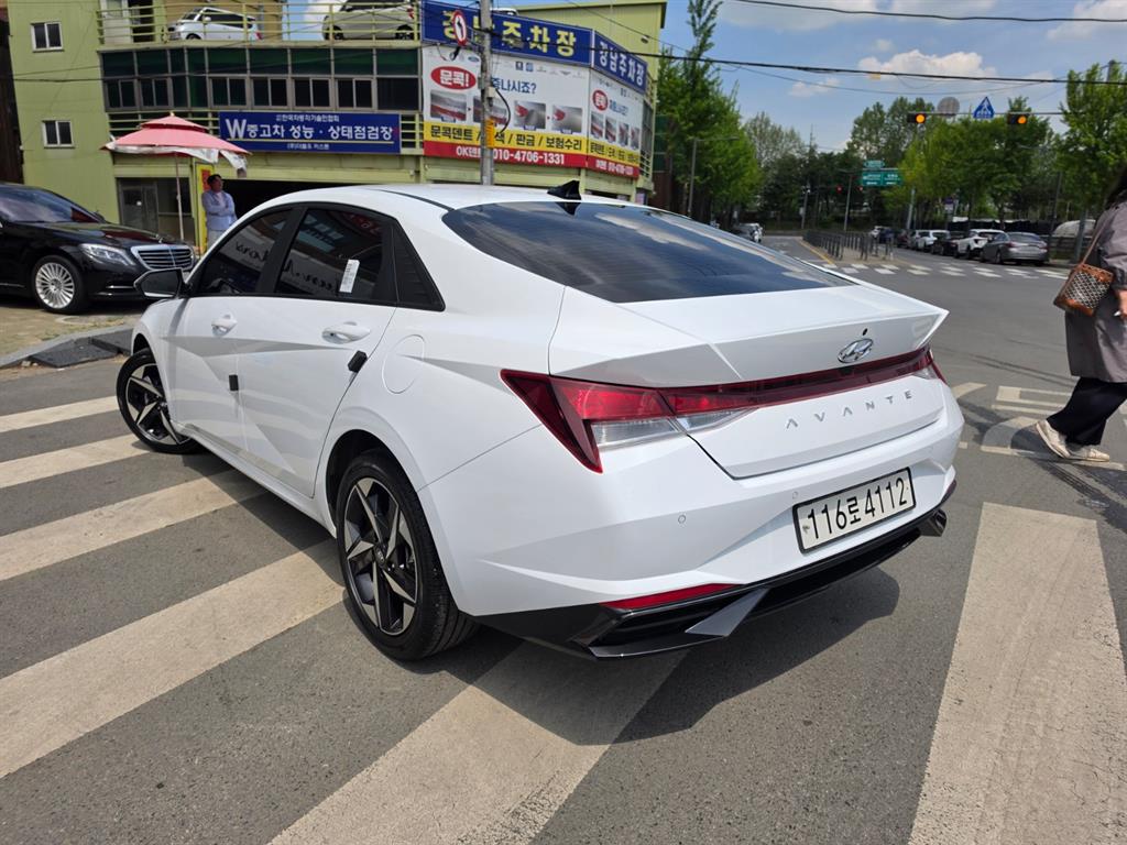 HYUNDAI Avante - Vista 4