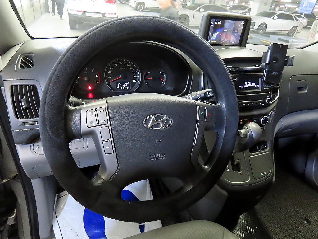 HYUNDAI Starex - Vista 8