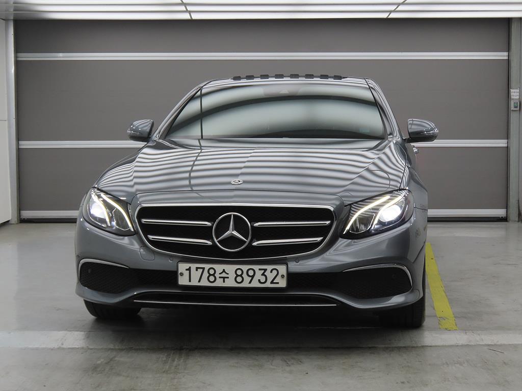 Mercedes Benz E class - Vista 2