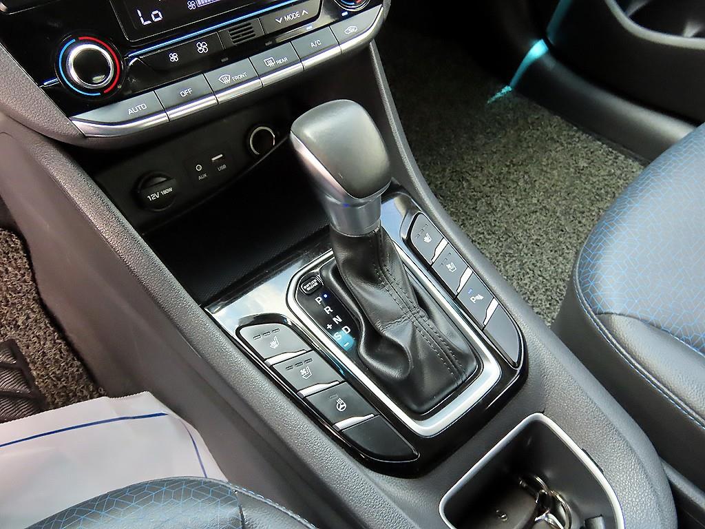 HYUNDAI Ioniq - Vista 10