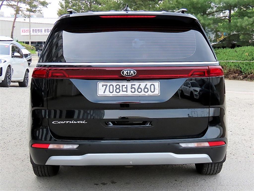 KIA Carnival - Vista 4