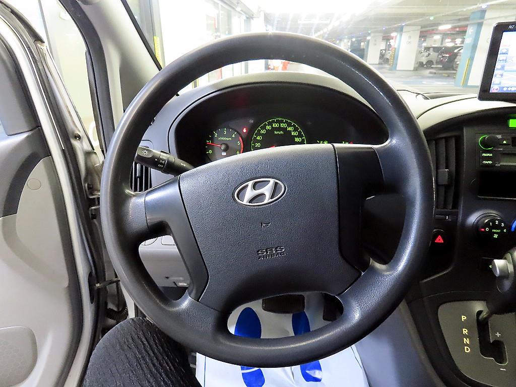 HYUNDAI Starex - Vista 8