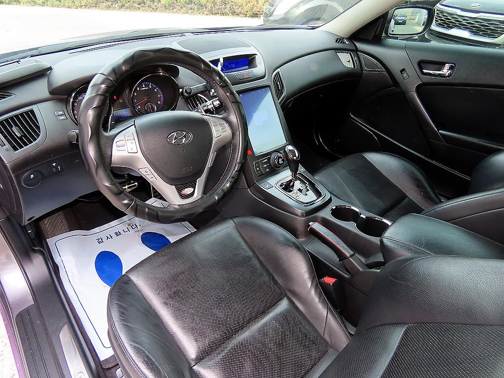 HYUNDAI Genesis - Vista 7