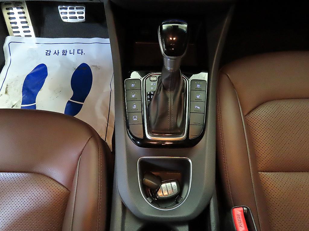 HYUNDAI Ioniq - Vista 12