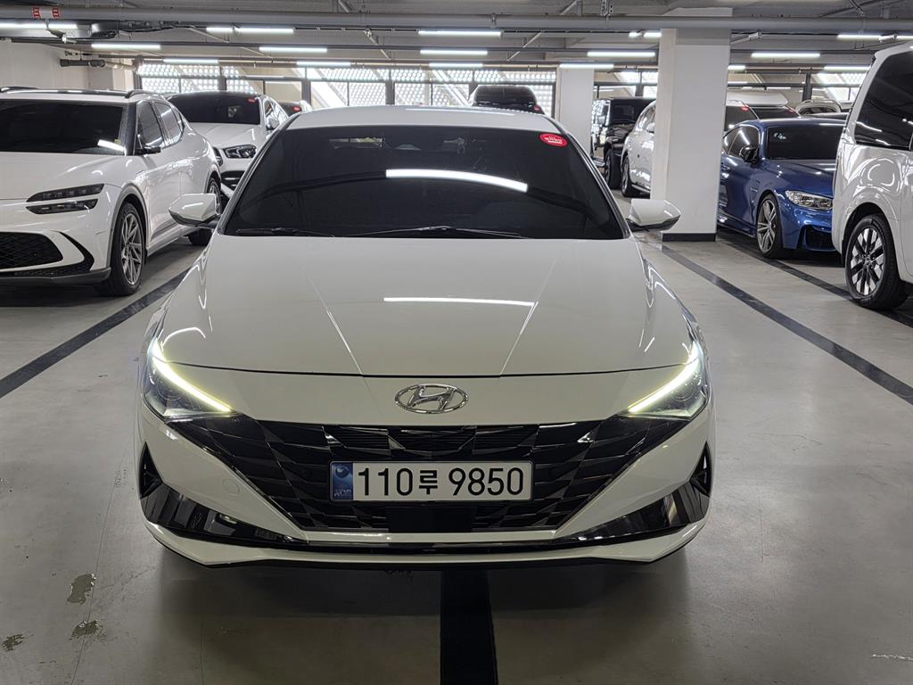 HYUNDAI Avante - Vista 2