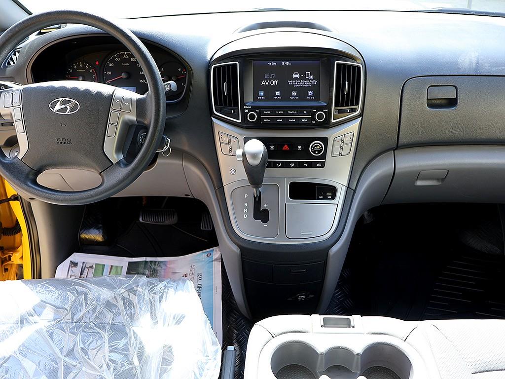 HYUNDAI Starex - Vista 9