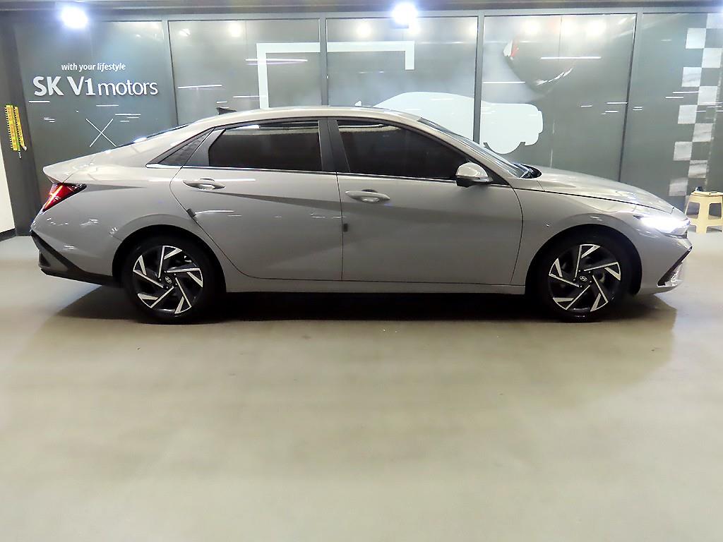 HYUNDAI Avante - Vista 3