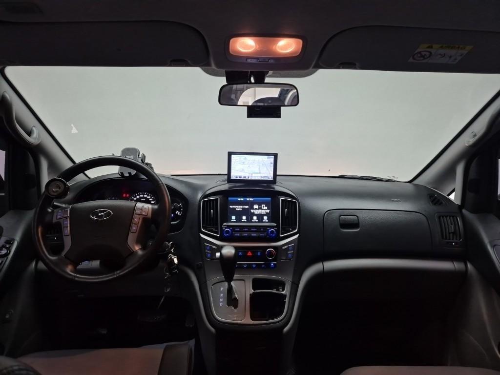 HYUNDAI Starex - Vista 7