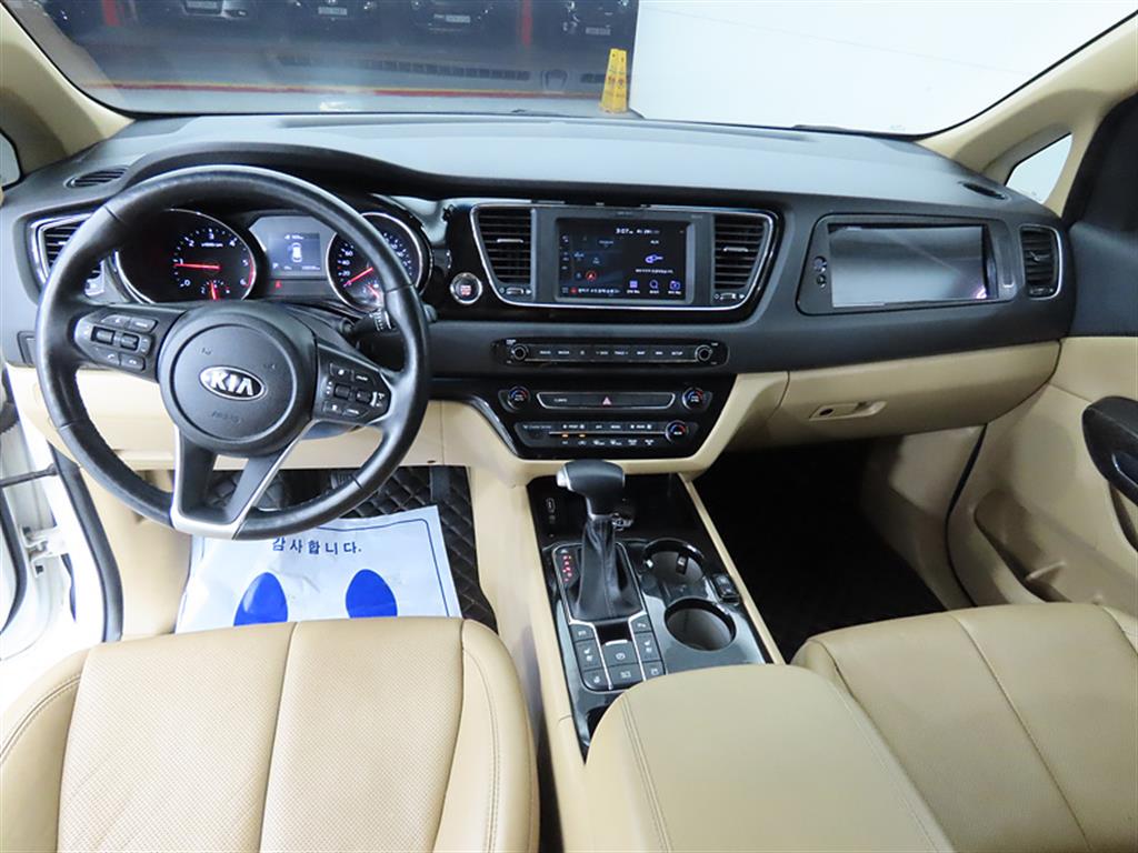 KIA Carnival - Vista 7