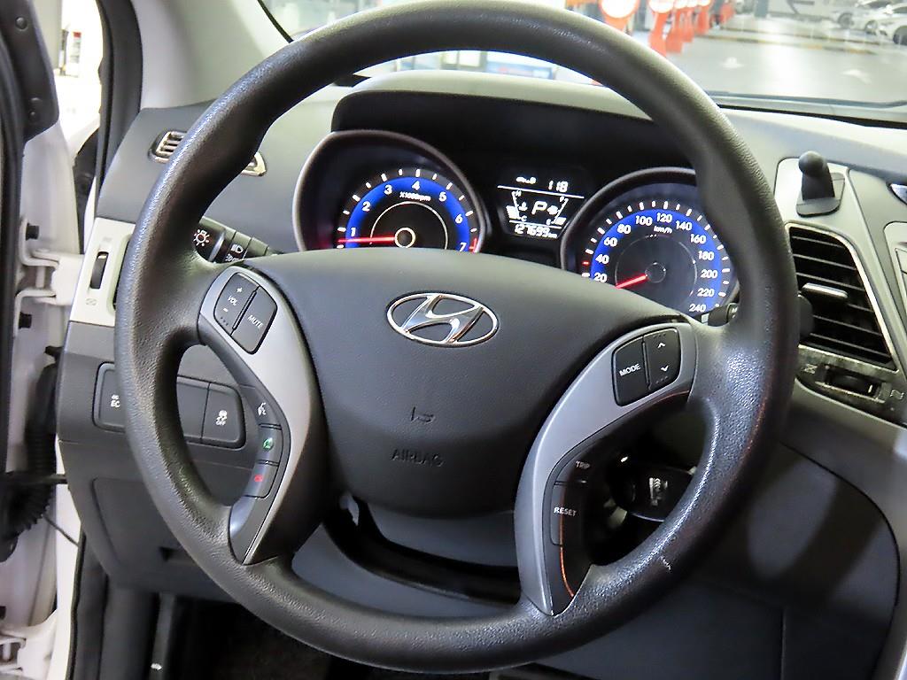 HYUNDAI Avante - Vista 8