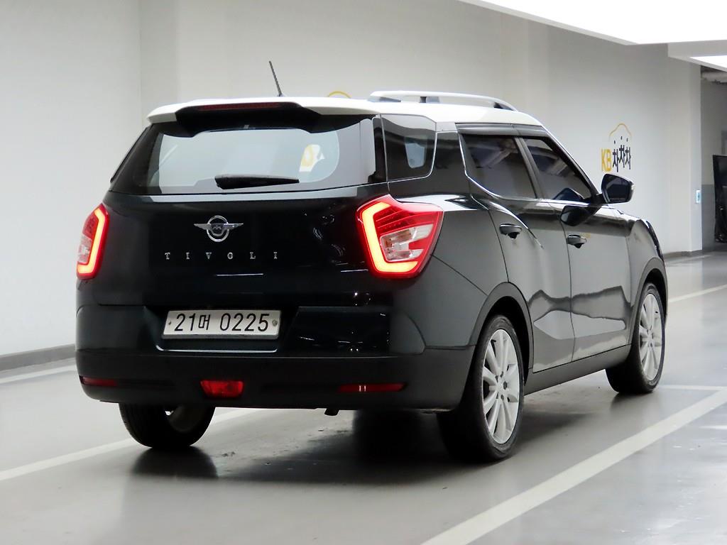 Ssangyong Tivoli - Vista 4