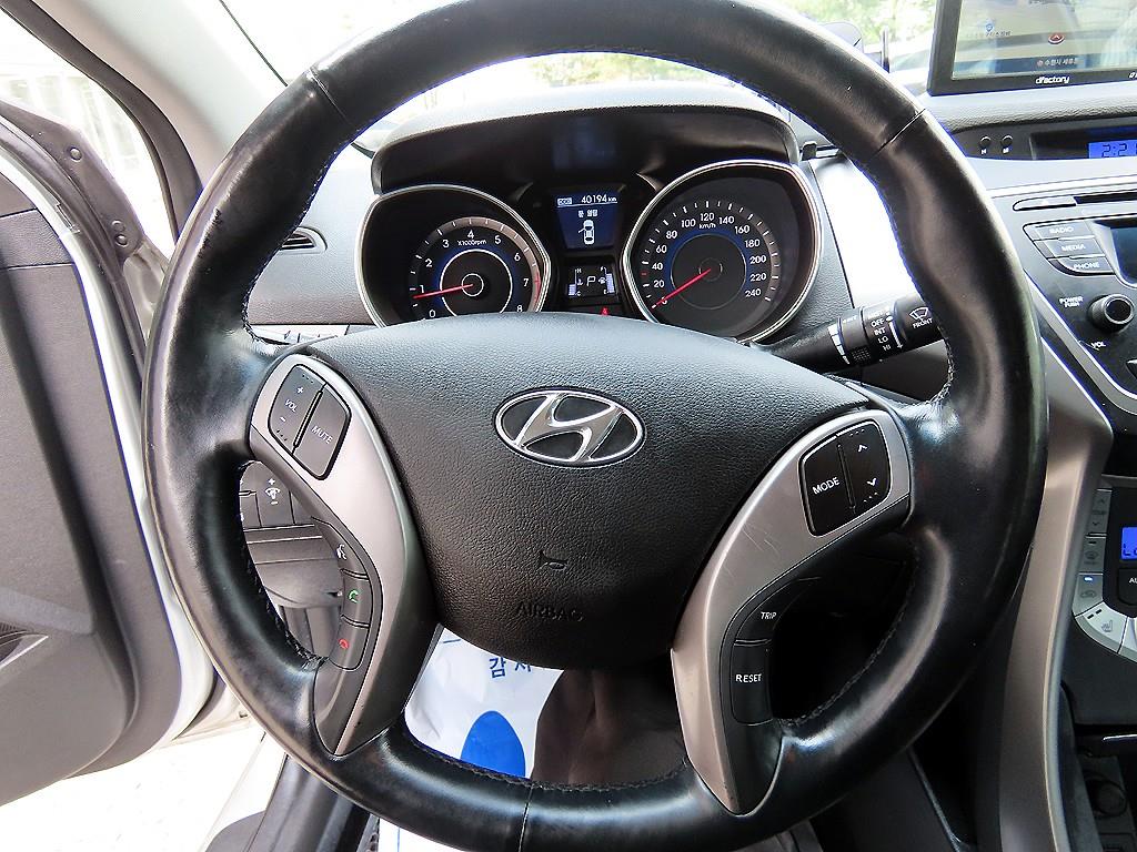 HYUNDAI Avante - Vista 8