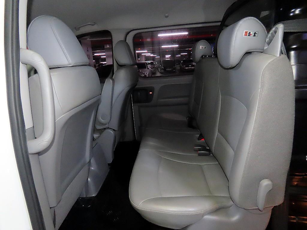 HYUNDAI Starex - Vista 7