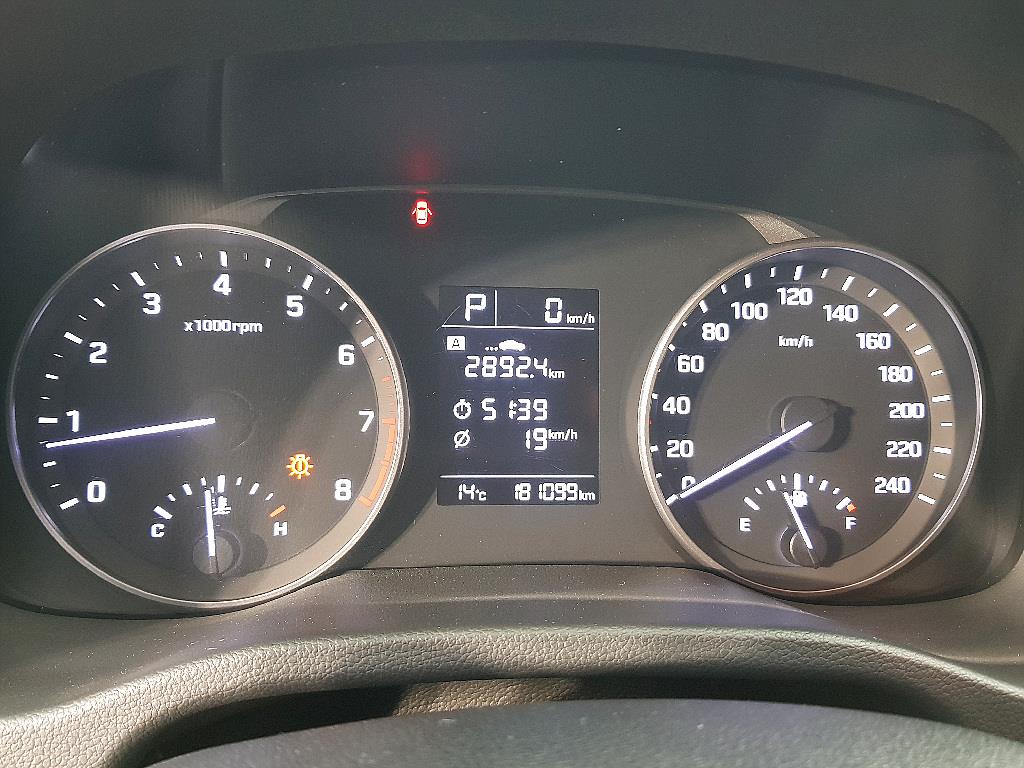 HYUNDAI Avante - Vista 7
