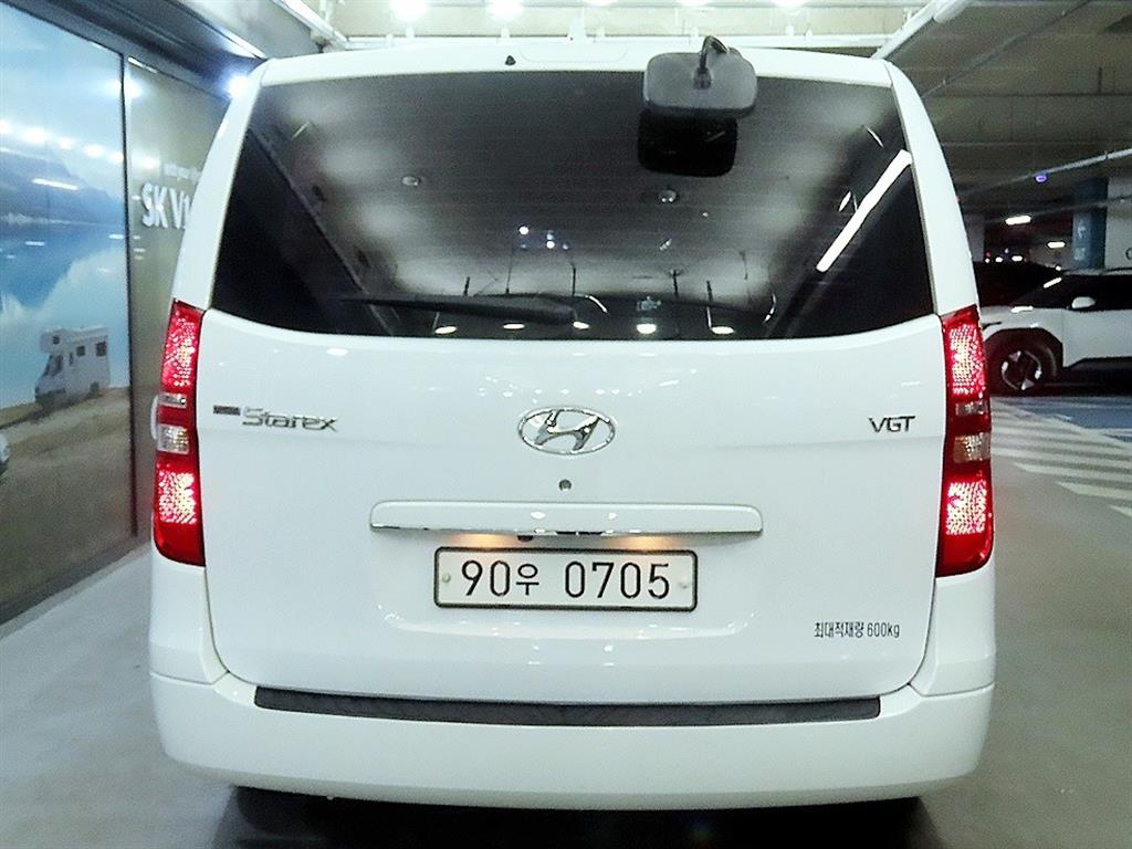 HYUNDAI Starex - Vista 5