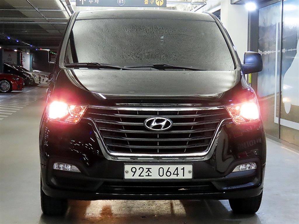 HYUNDAI Starex - Vista 2