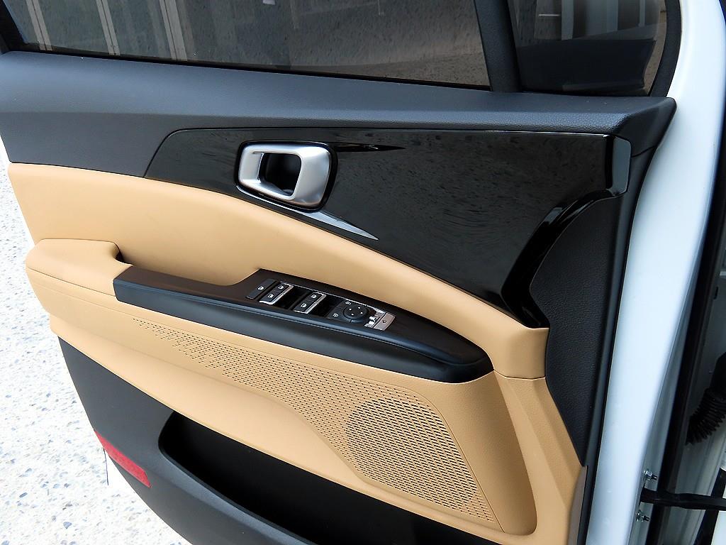 KIA Carnival - Vista 12